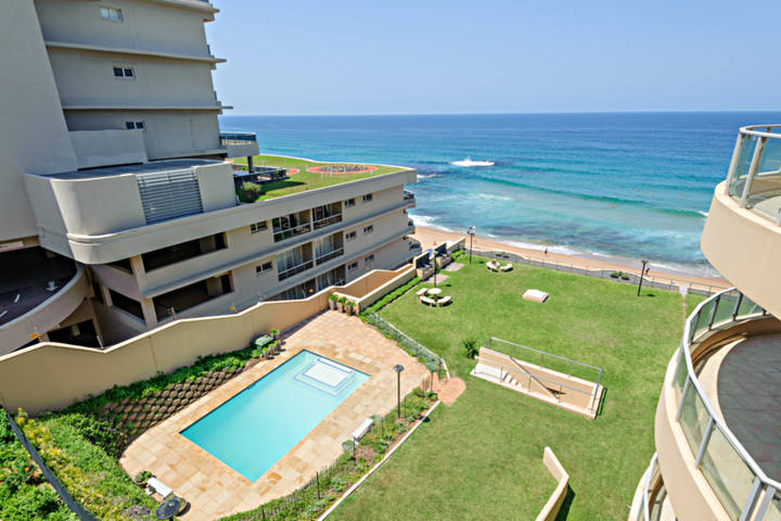 Bermuda 303 Complex Swimming Pool